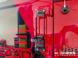 Jeep Gladiator JT Hinge Mounted Step - DV8 Jeep Gladiator JT Hinge Mounted Step - DV8